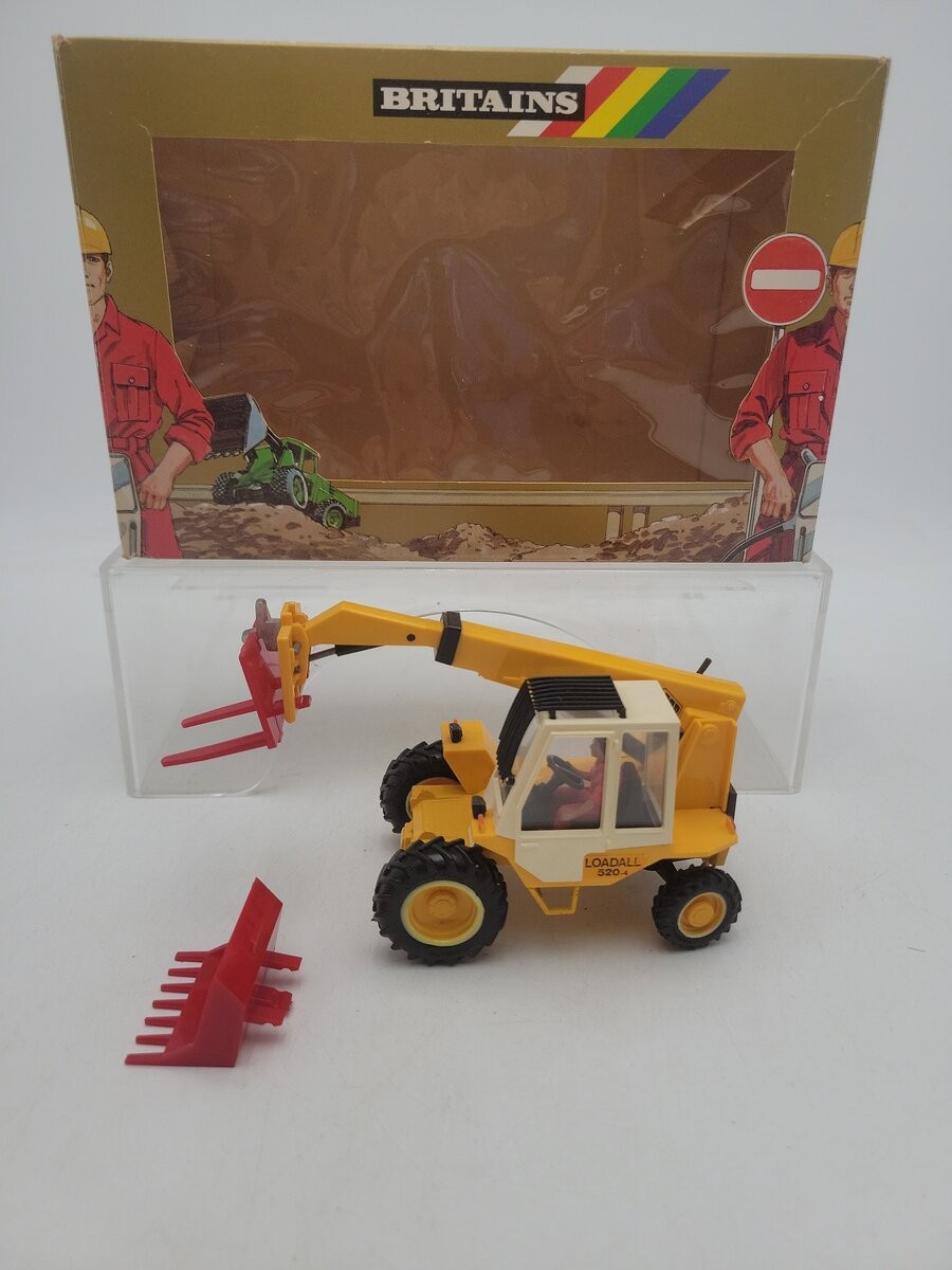 W. Britain 9918 1:32 Scale Yellow Loadall JCB Digger with Driver and Accessories