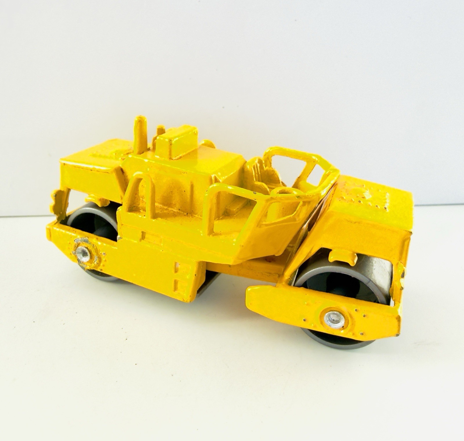 Road Roll MP001 DieCast Scale 1:64 Scale Mystery Manufacture Steamroller Yellow