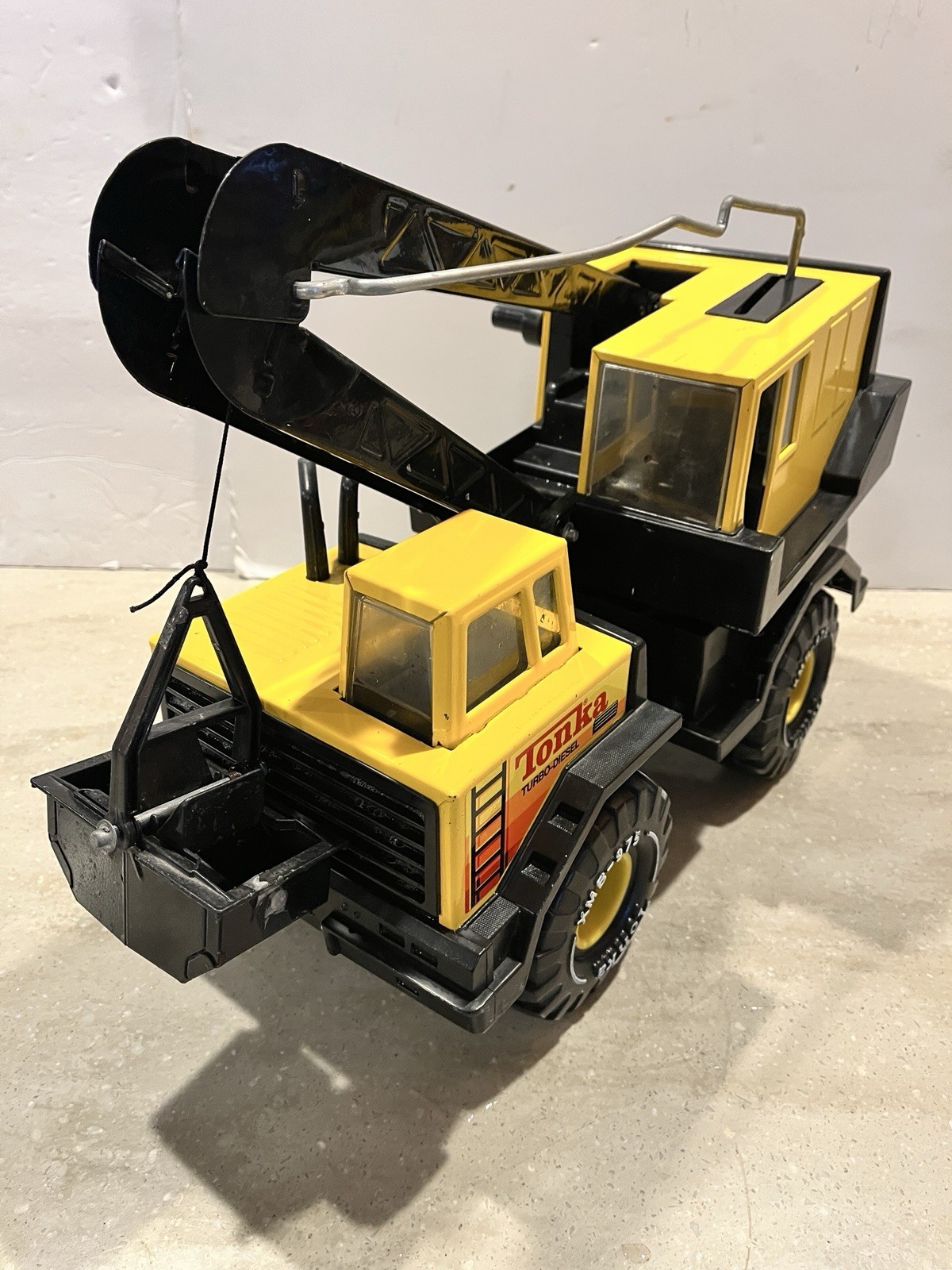 Vtg 1980’s Tonka Turbo Diesel XMB 975 Clam Bucket Crane Truck