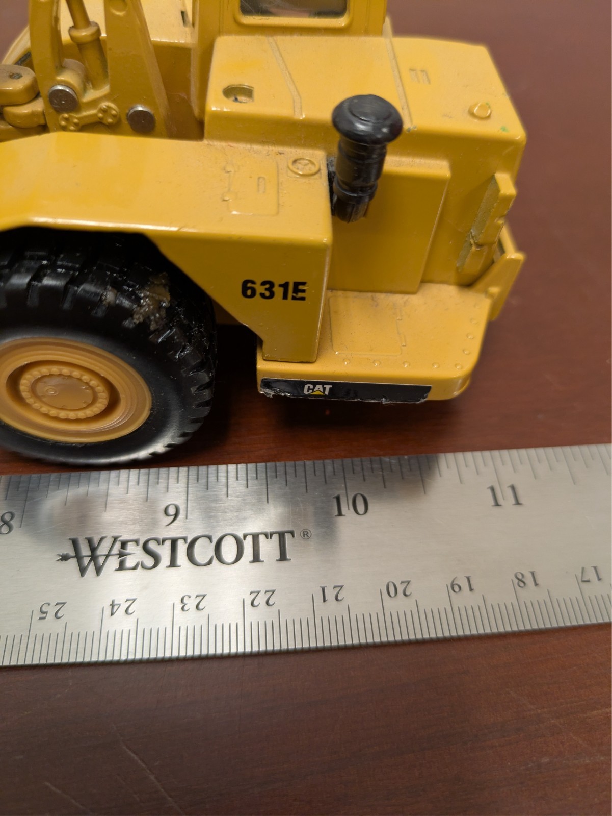 ERTL Caterpillar 631E Motor Scraper Diecast Toy Construction Vehicle CAT 3644U