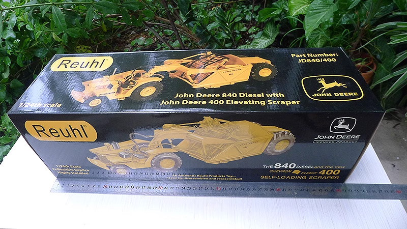 1:24 Scale John Deere 840 Diesel with 400 Scraper – Reuhl Model JD840/400 New