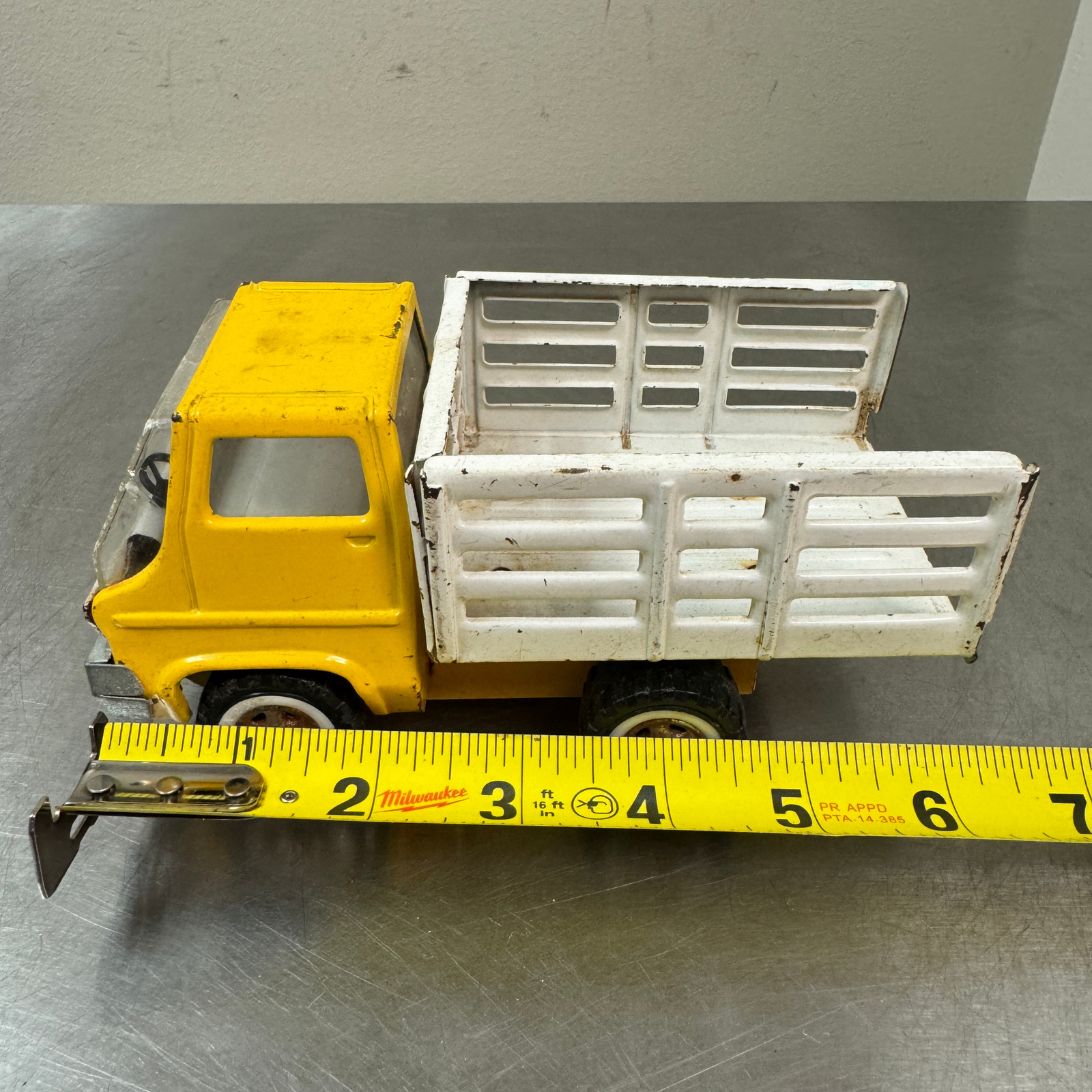 VTG Louis Marx 1967 Metal Cattle Truck Japan Yellow / White