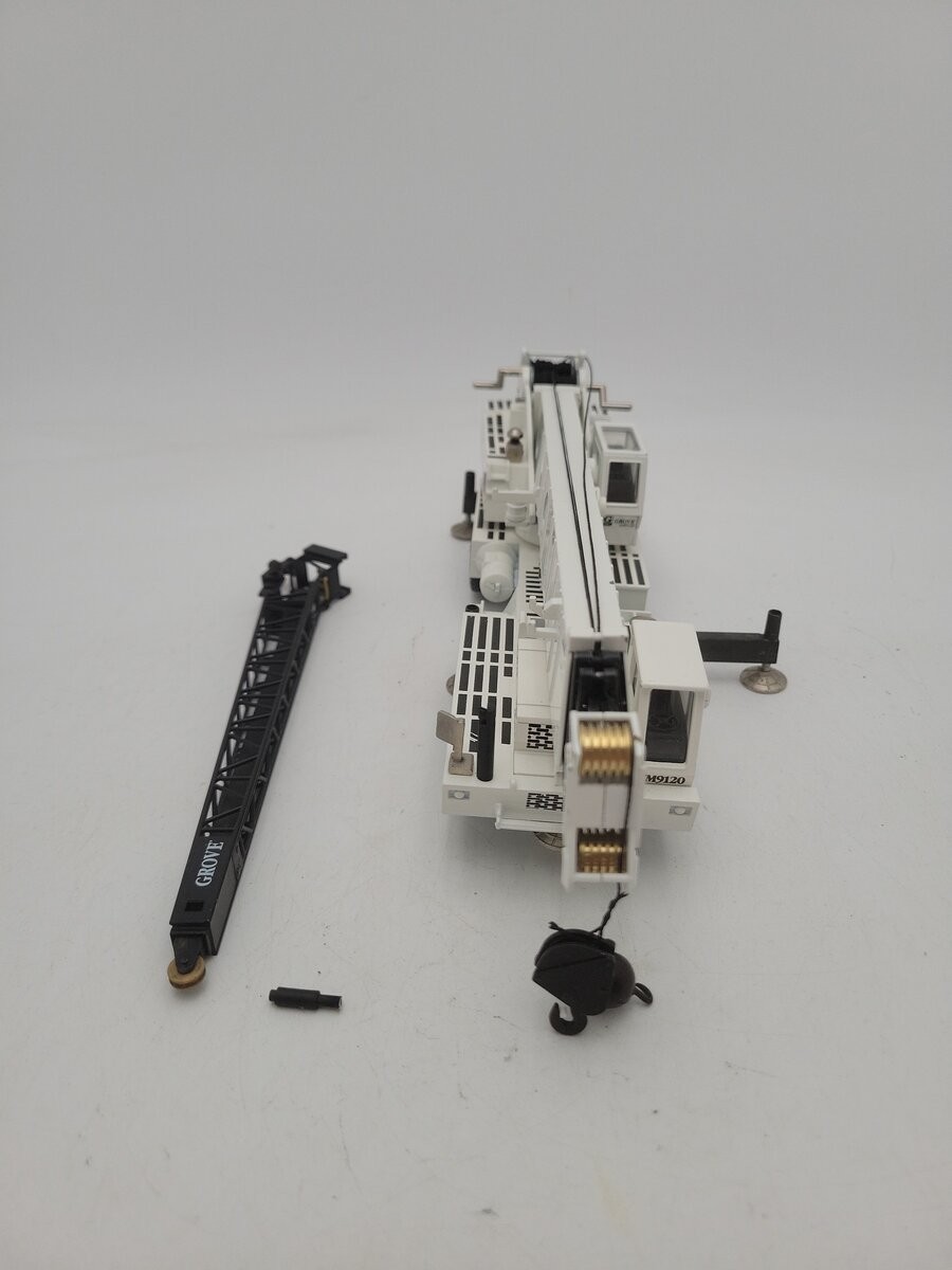 NZG 380 1:50 Scale White Diecast Grove Worldwide TM9120 Hydraulic Crane EX/Box
