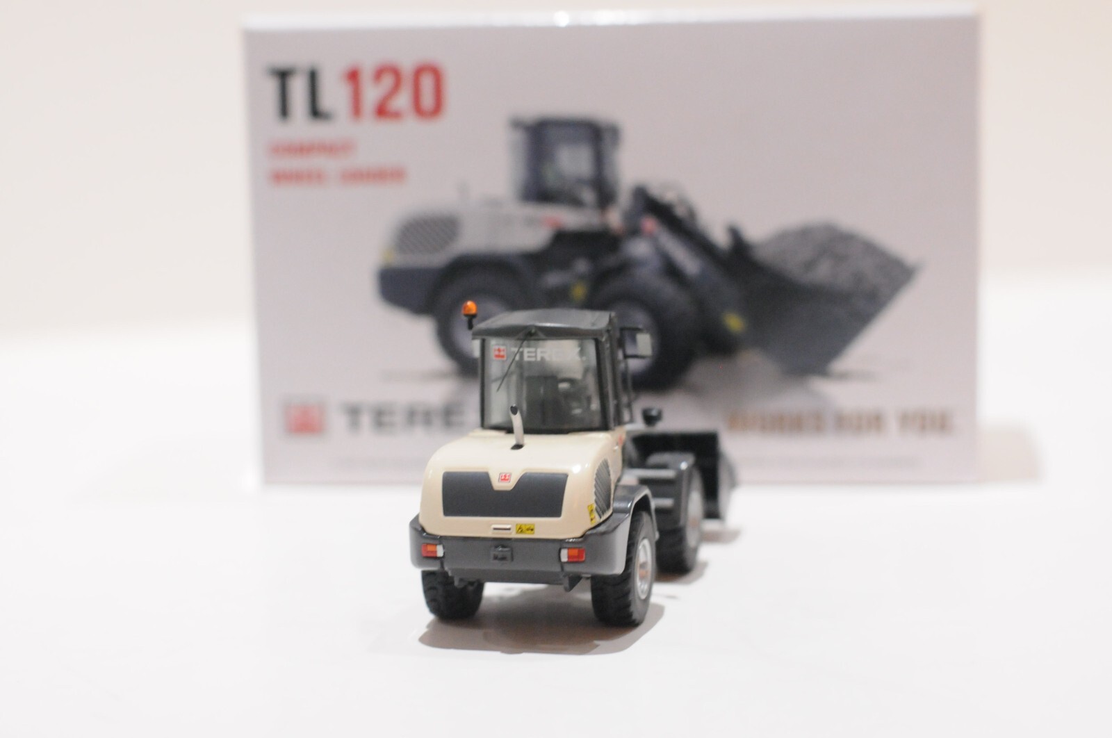 TEREX TL120 COMPACT WHEEL LOADER IN SCALE 1:50 DIECAST MODEL NEW