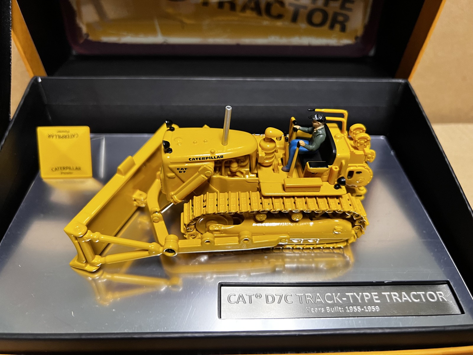 DM 1:50 CAT D7C Caterpillar tracked bulldozer alloy vehicle shovel model 85577