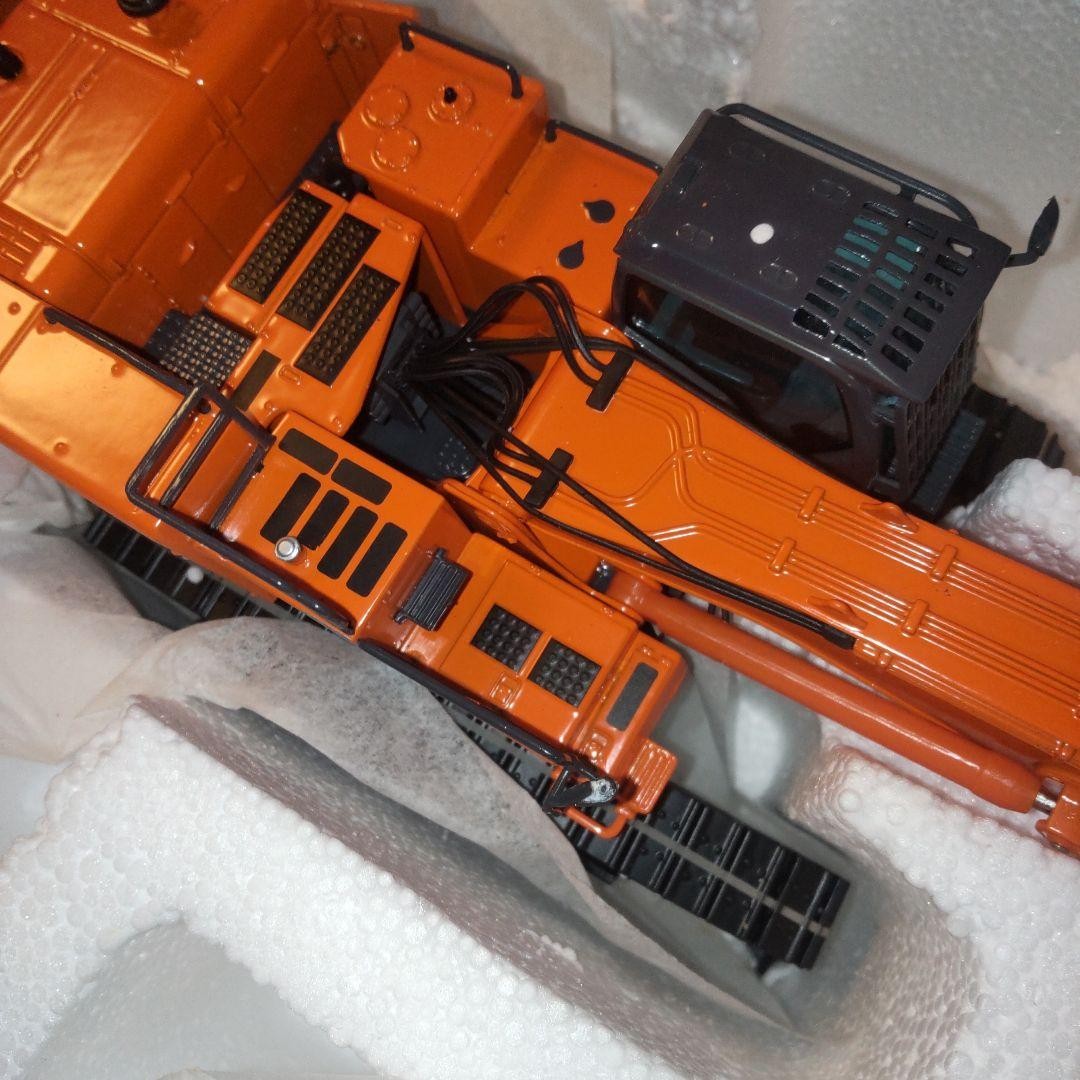 Universal Hobbies Liebherr S944 1/50