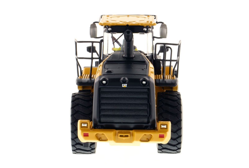 DIECAST MASTERS,CATERPILLAR 966M wheel loader with driver and metal box, 1/50…