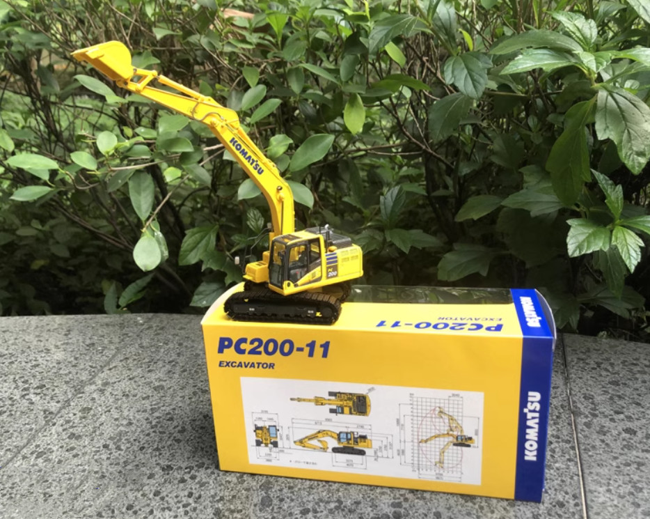 1:50 KOMATSU PC200-11 Excavator Construction Machine Equipment Diecast Model