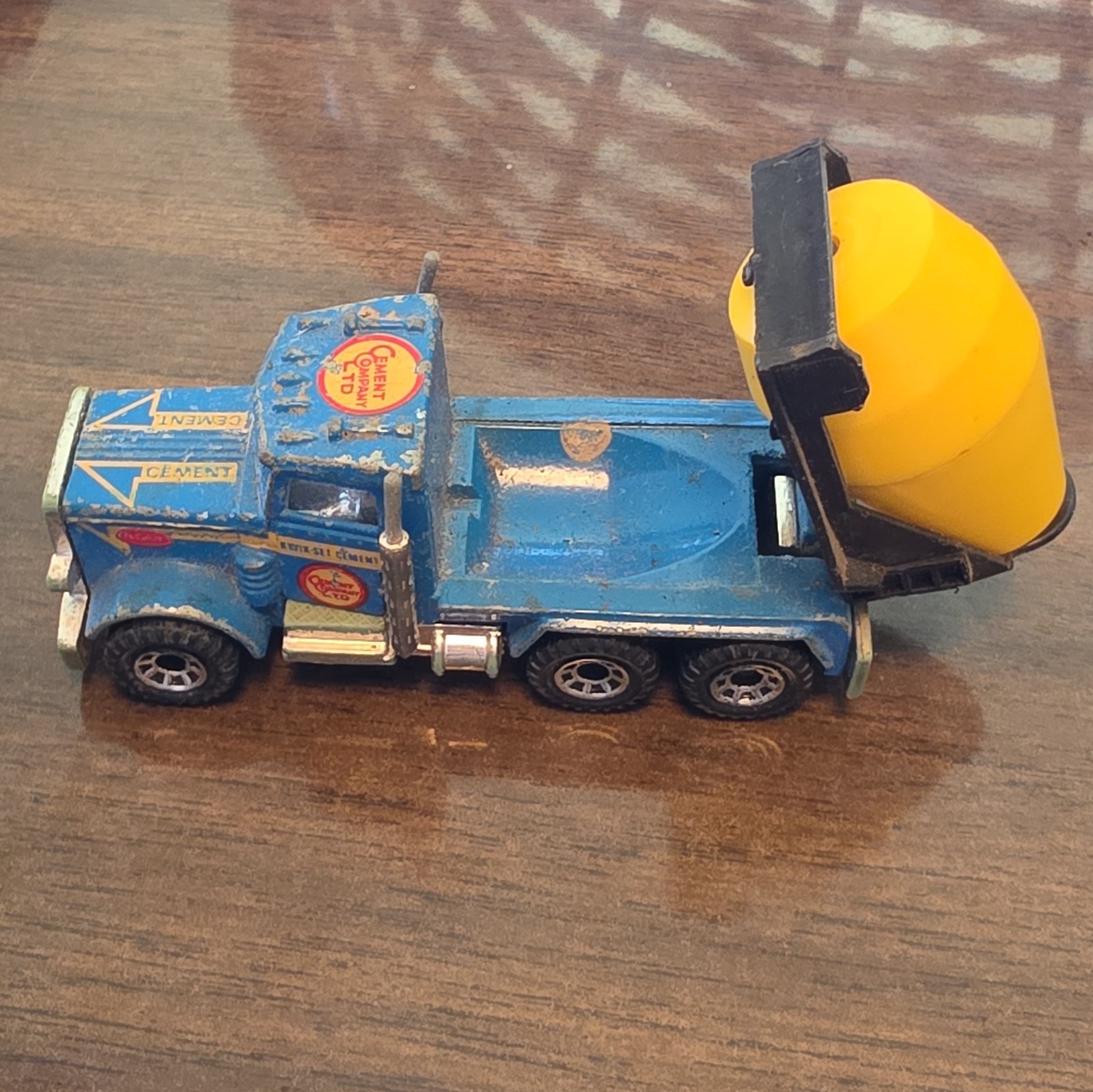 Matchbox Peterbilt Cement Mixer Truck Diecast Vehicle Blue Yellow Black