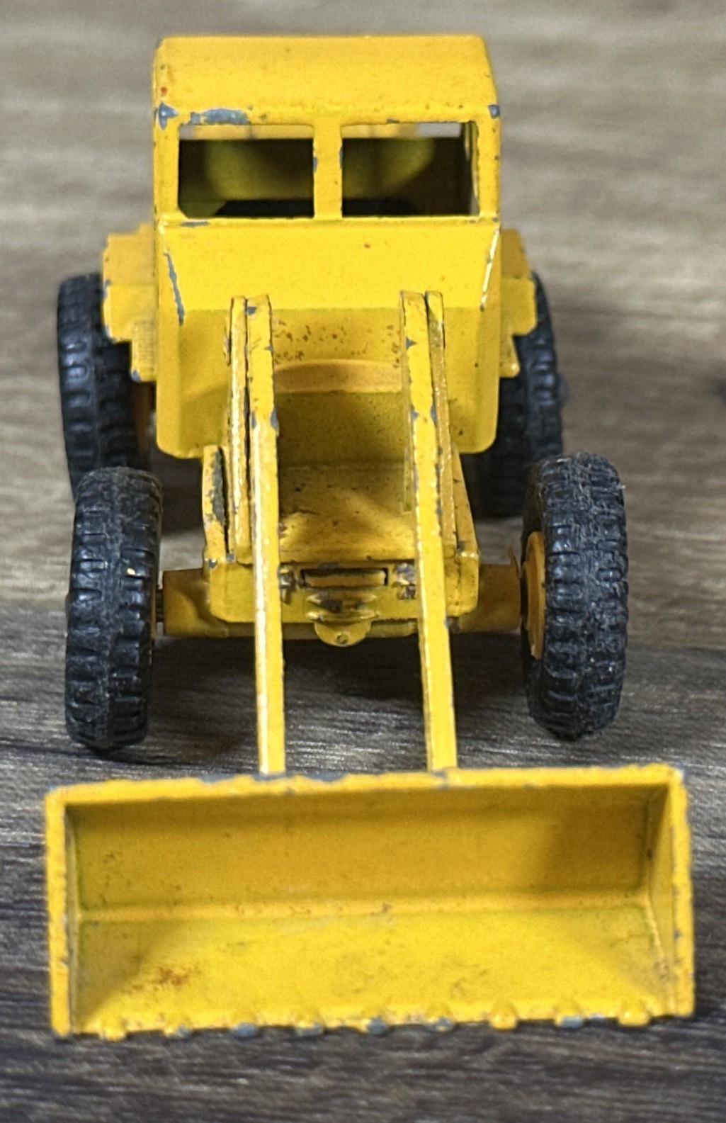 VINTAGE MATCHBOX LESNEY NO 69 TRACTOR SHOVEL DIE-CAST LOADER MADE IN ENGLAND