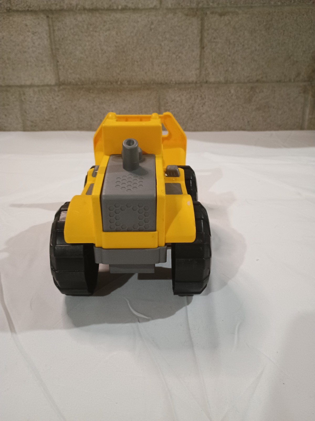 Yellow Plastic Front Loader Construction Vehicle Toy – Gray/Black Accents