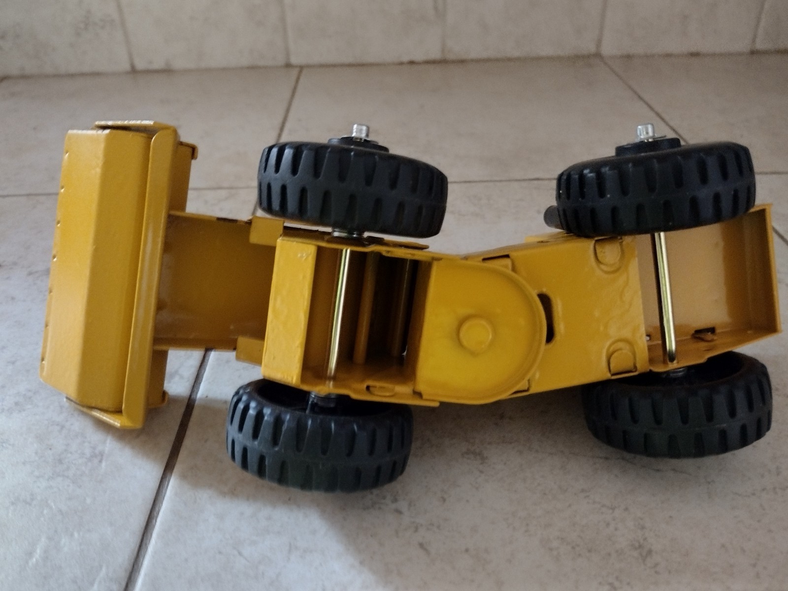 Tonka Loader Diecast Construction Front Loader Vehicle Toy Yellow/Black
