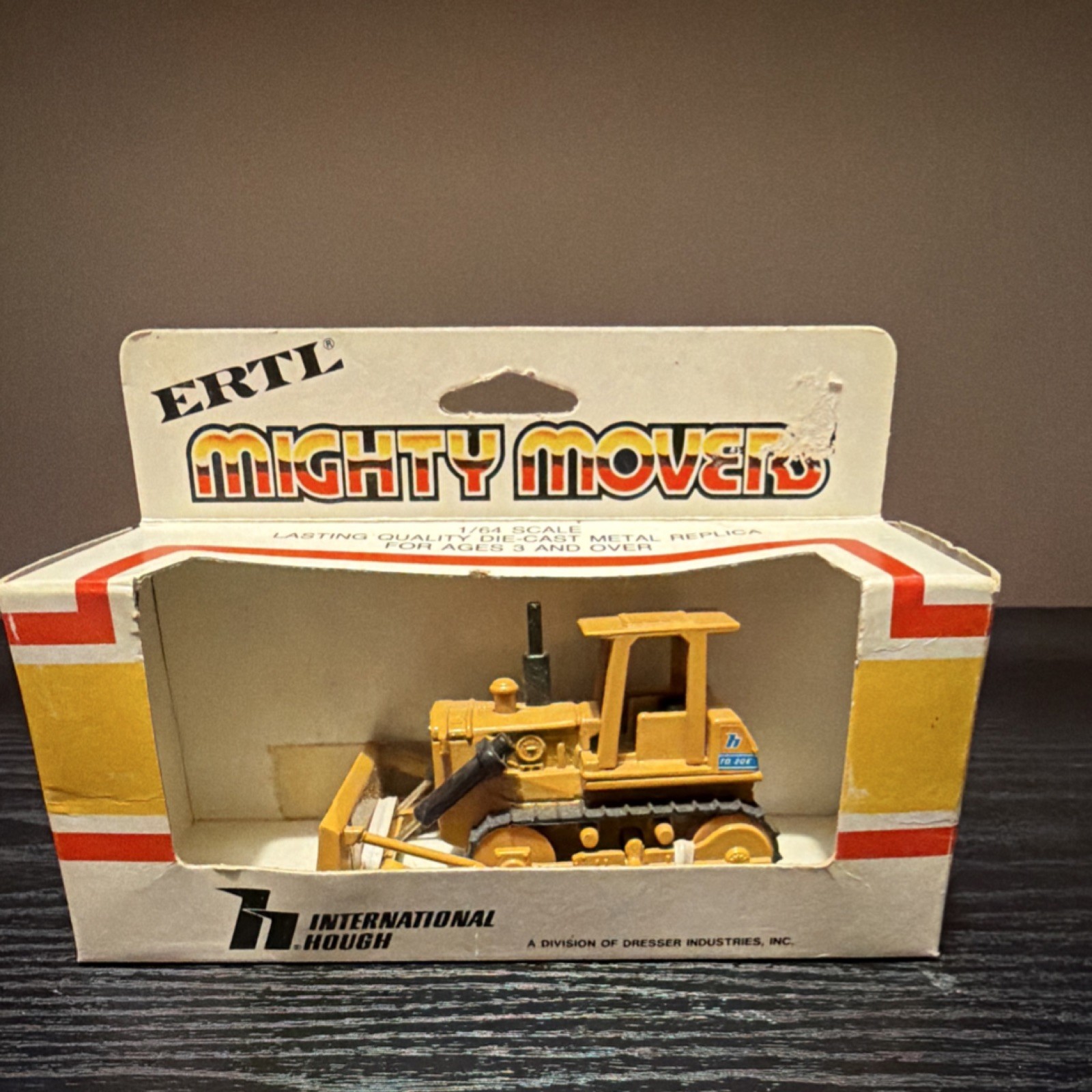 Ertl Mighty Movers International Hough Crawler 1:64 Diecast Metal Yellow