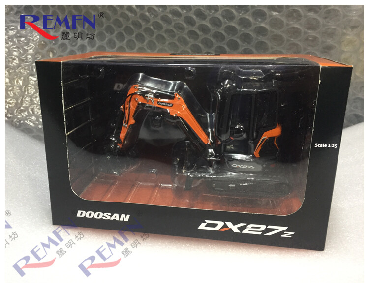 1/25 Excavator Construction Model DOOSAN DX27Z UH8141 Alloy Crawler Display Toys