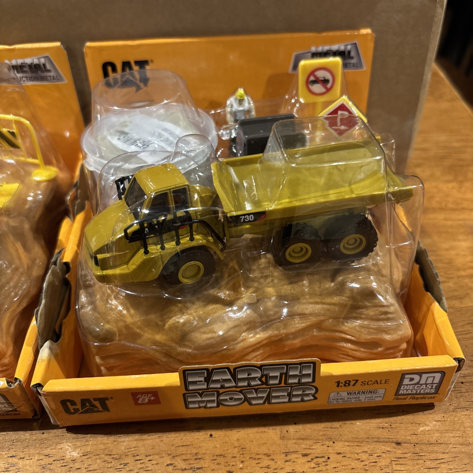 Six Diecast Masters Caterpillar Diecast Toy Replicas 1:87 Earth Movers. HO Scale