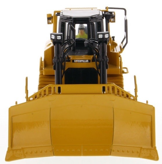 DIECAST MASTERS,Bull CATERPILLAR D8T with driver and metal box, 1/50, DCM85566