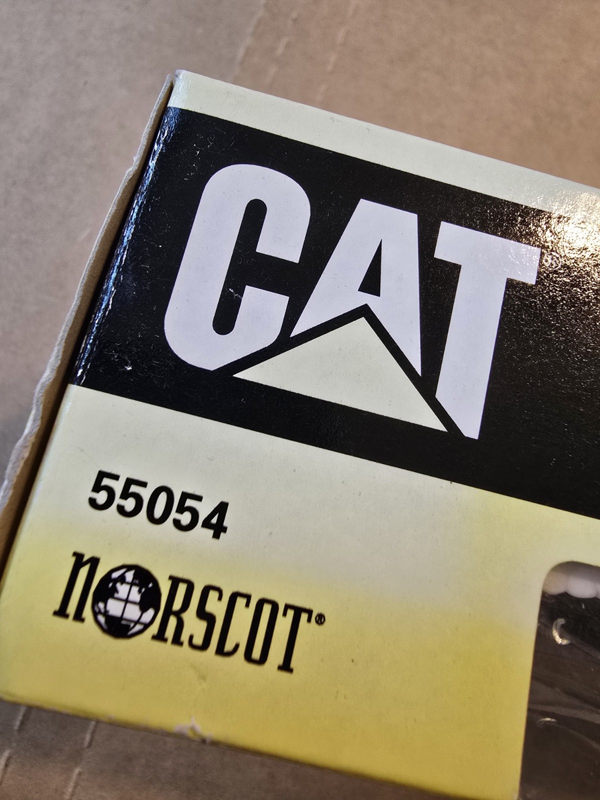 CAT DIE CAST 1:64 TRACTOR TRAILER CATERPILLAR SEMI-TRUCK 55054