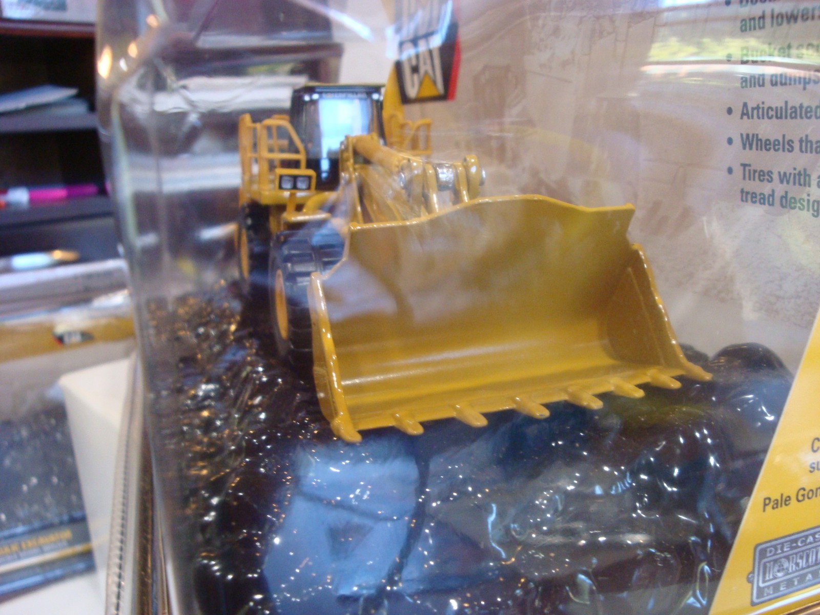 Norscot CAT 988G Wheel Loader 1:64 Darkish Yellow Good+ Display Package