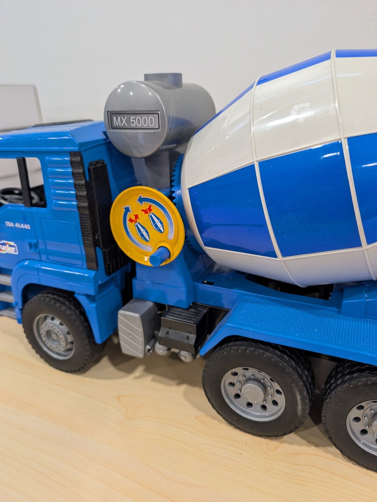 2001 BRUDER MAN CEMENT MIXER TRUCK TGA 41.440 PLASTIC TOY / MODEL