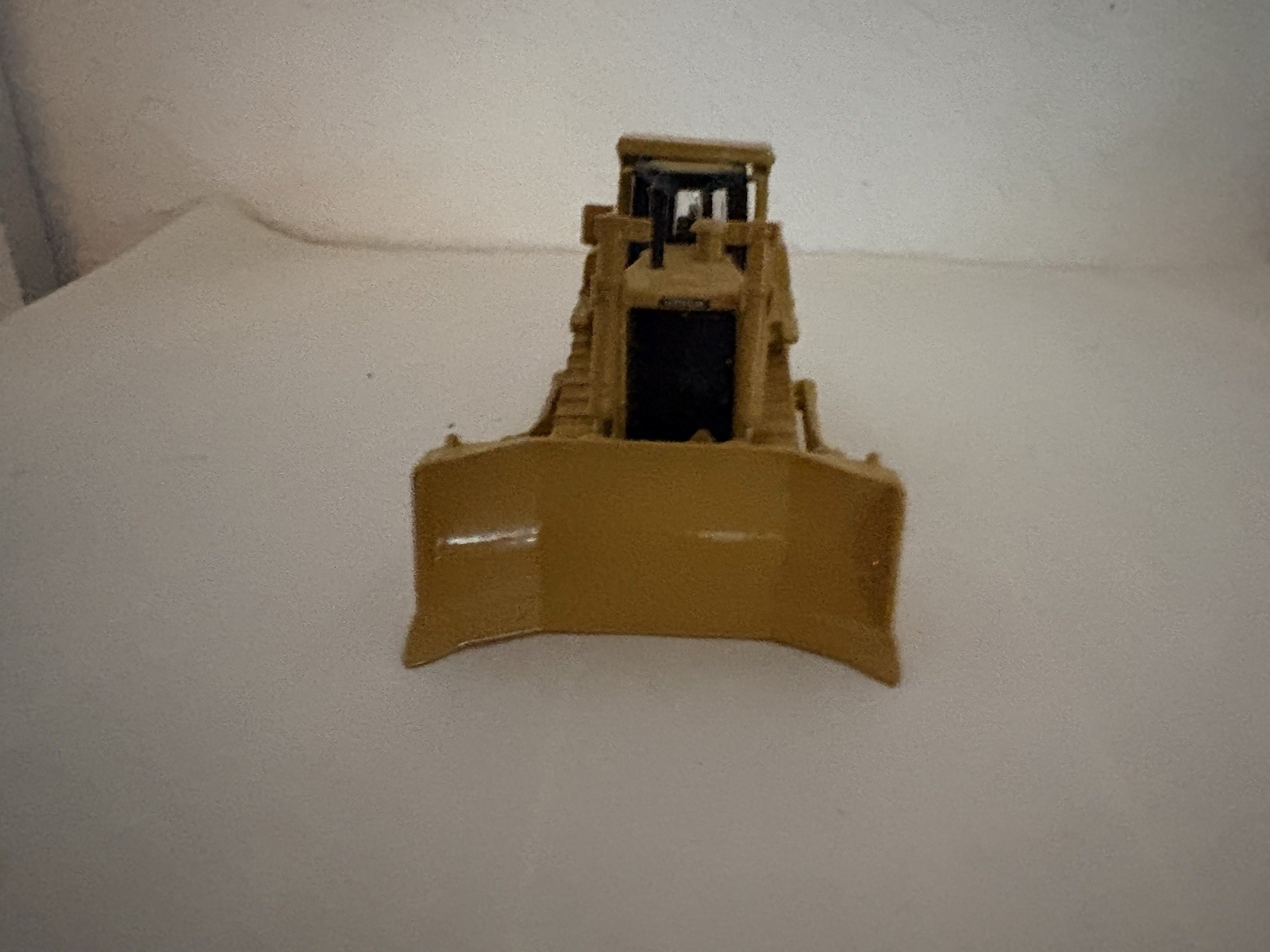 CAT D9T Track-Type Tractor 1:87 Die-Cast Model Replica Yellow/Black 1:87 Scale