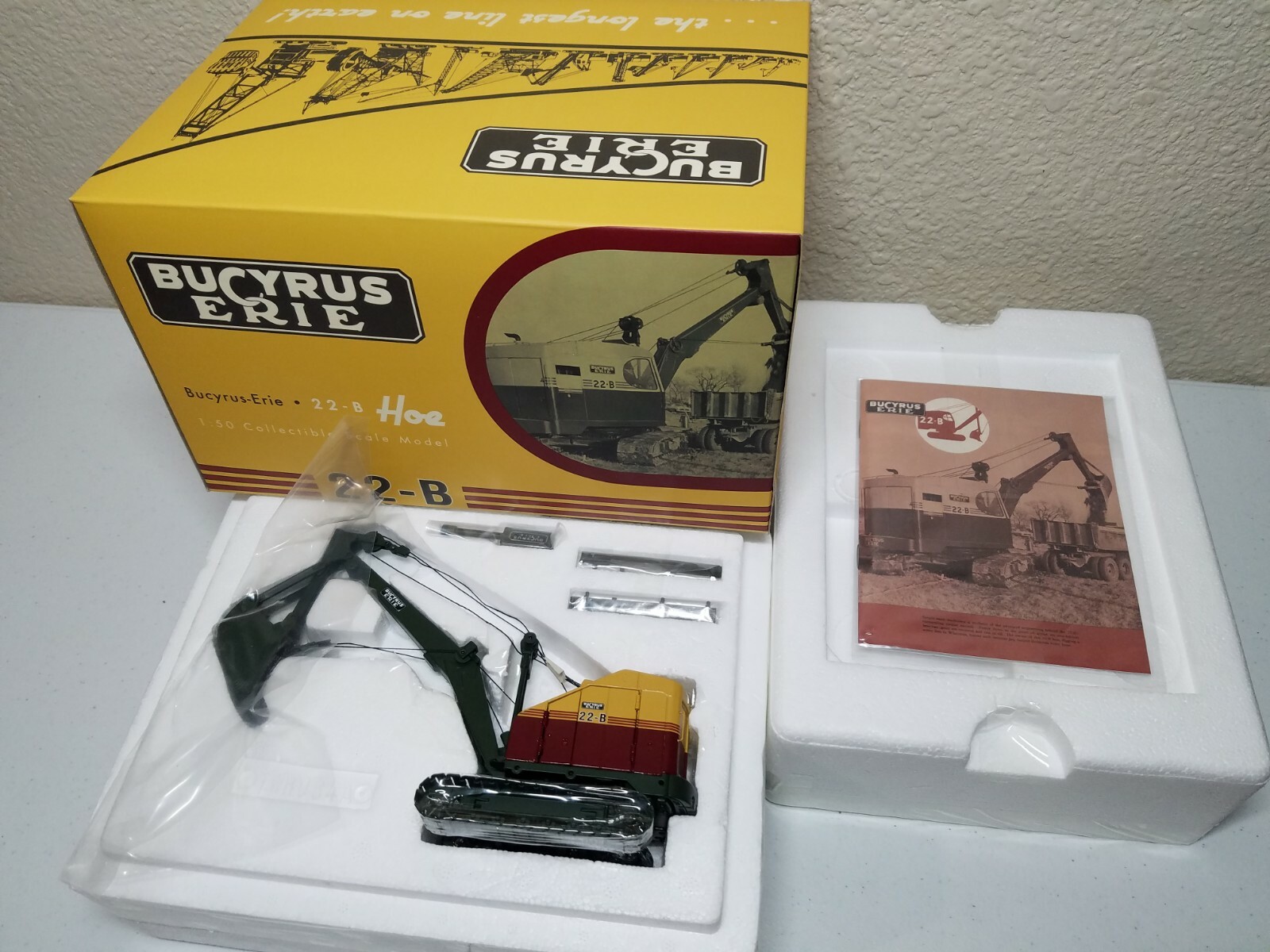 Bucyrus-Erie 22-B Cable Hoe with Metal Tracks – EMD 1:50 Scale Model #T002 New