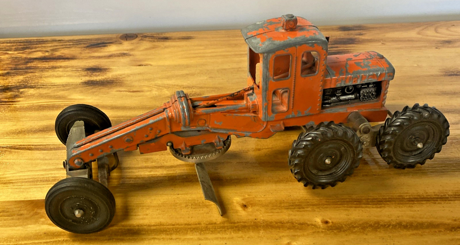 VINTAGE HUBLEY DIESEL STEERABLE ROAD GRADER 12.5″ ORANGE