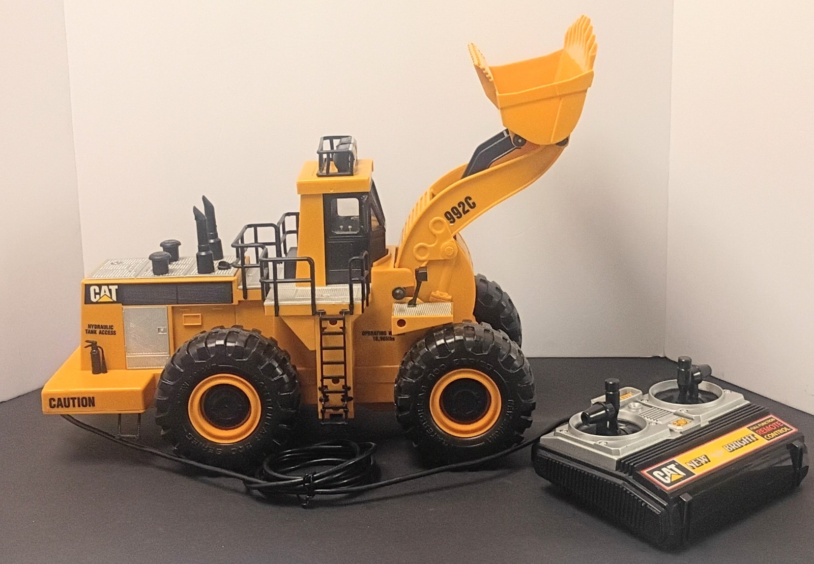 New Bright The Cat 992C Power Loader Tractor With Remote Vintage 1986 21″ Works!