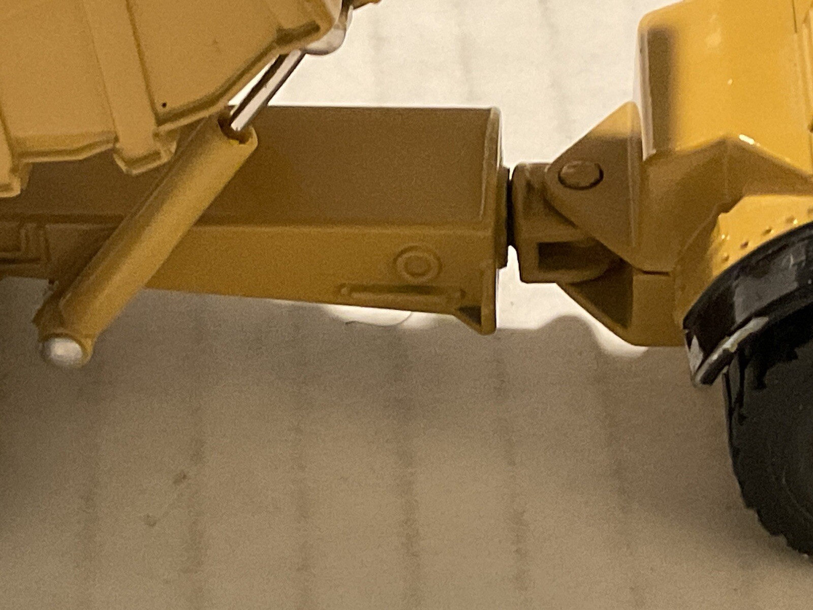 ERTL Caterpillar CAT D25D Dump Truck Road Construction die cast 1:64