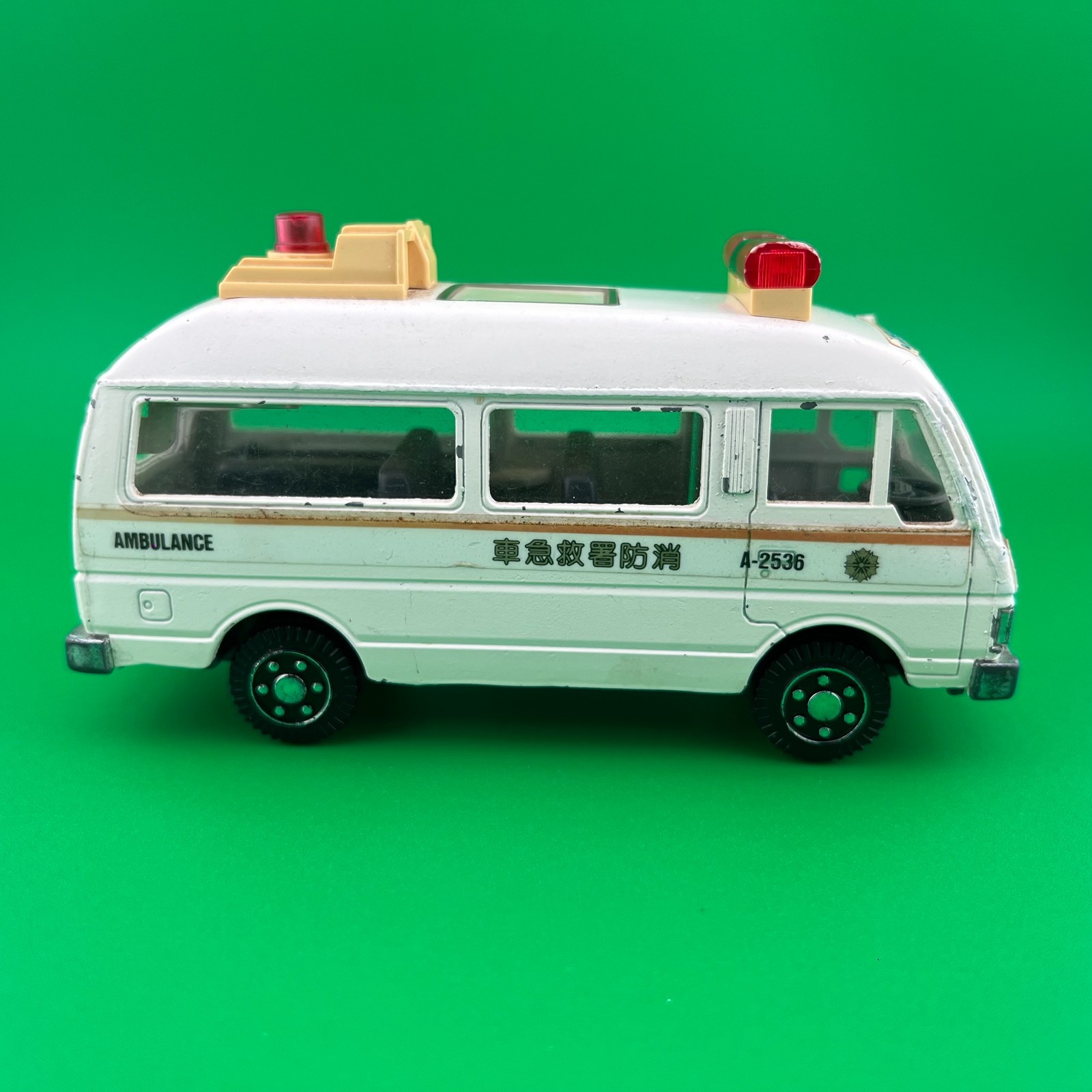 Diapet Yonezawa Nissan Caravan Ambulance 1/43 Made In Japan 014-1994