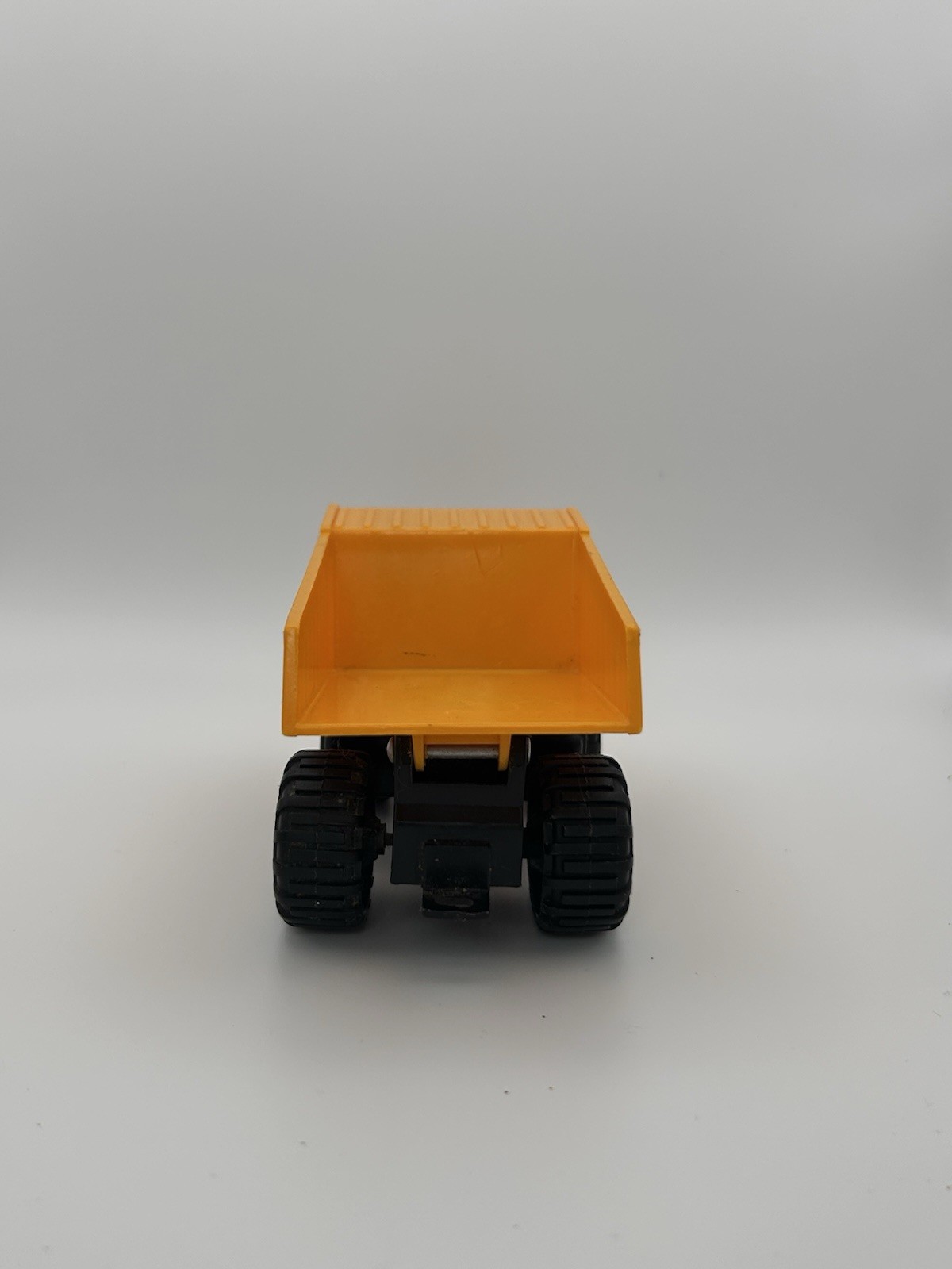 Vintage SOMA 1998 Mighty Wheels Die Cast Yellow Dump Construction Truck 1:64 Toy