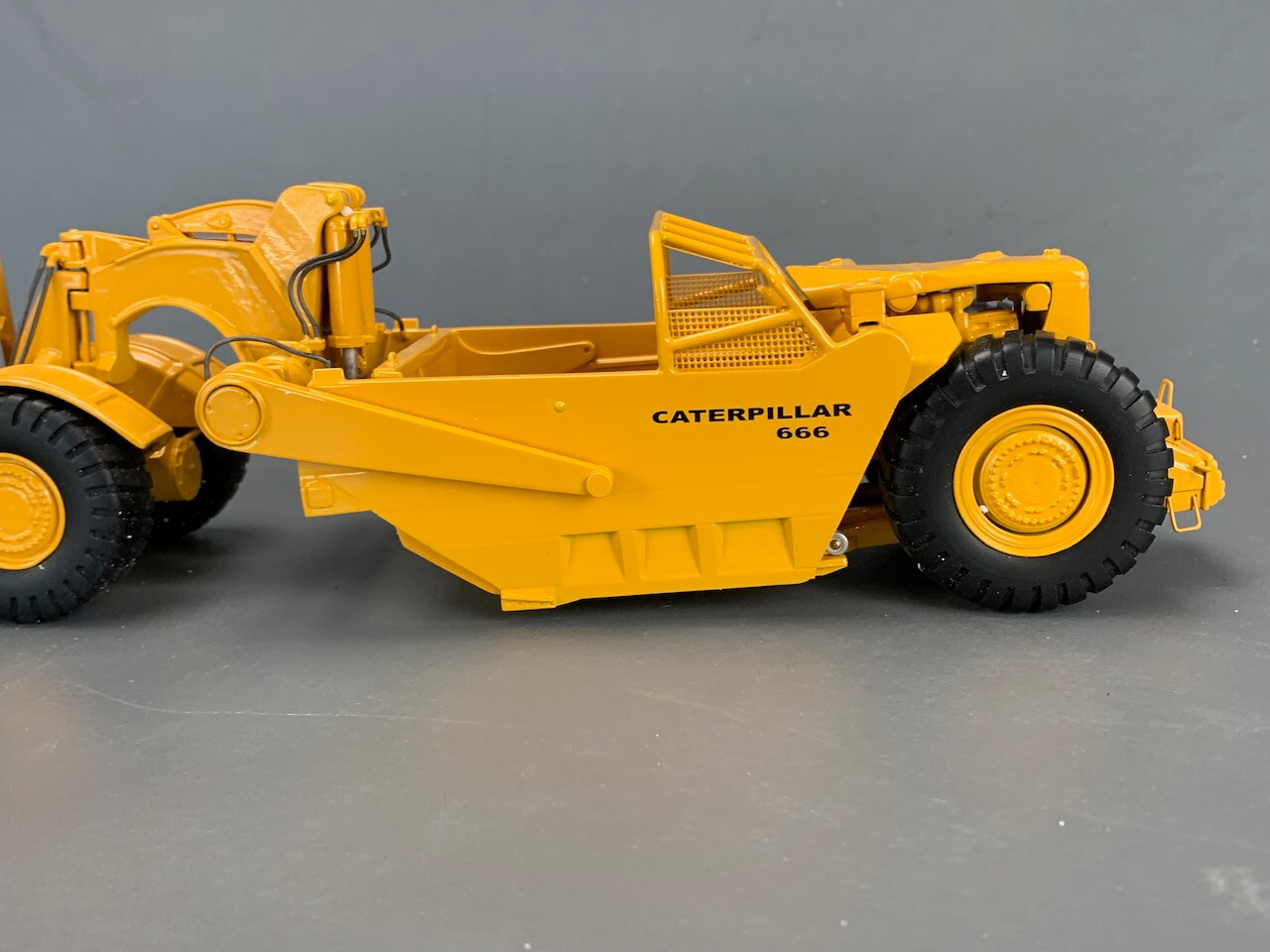 1/50 Black Rat Models Caterpillar 666 Wheel Scraper Mint! D453 LZ