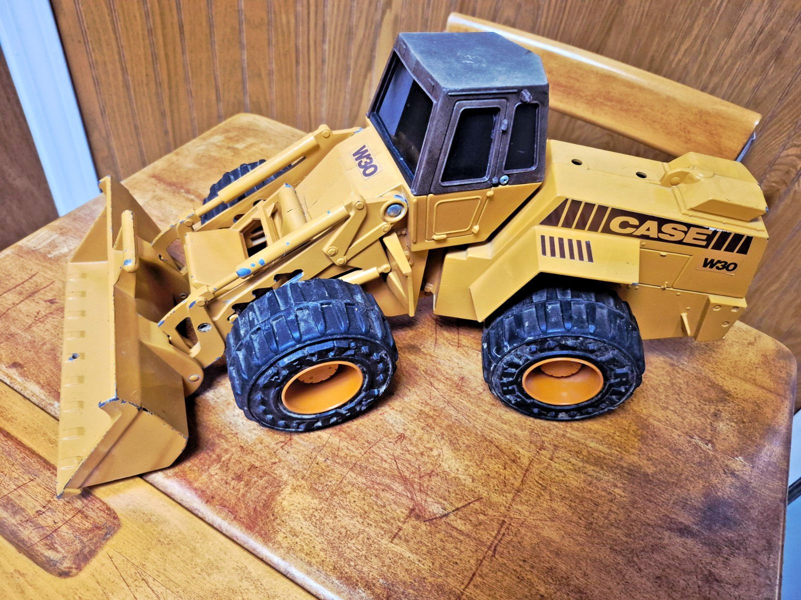 Vintage 1987 ERTL CASE W30 Front-End Loader Diecast Steel Model 1:16 Scale
