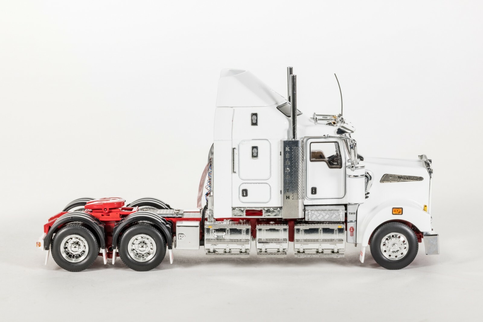 Kenworth T909 Prime Mover Truck Aero Kit White/Red Drake 1:50 Scale #Z01552 New