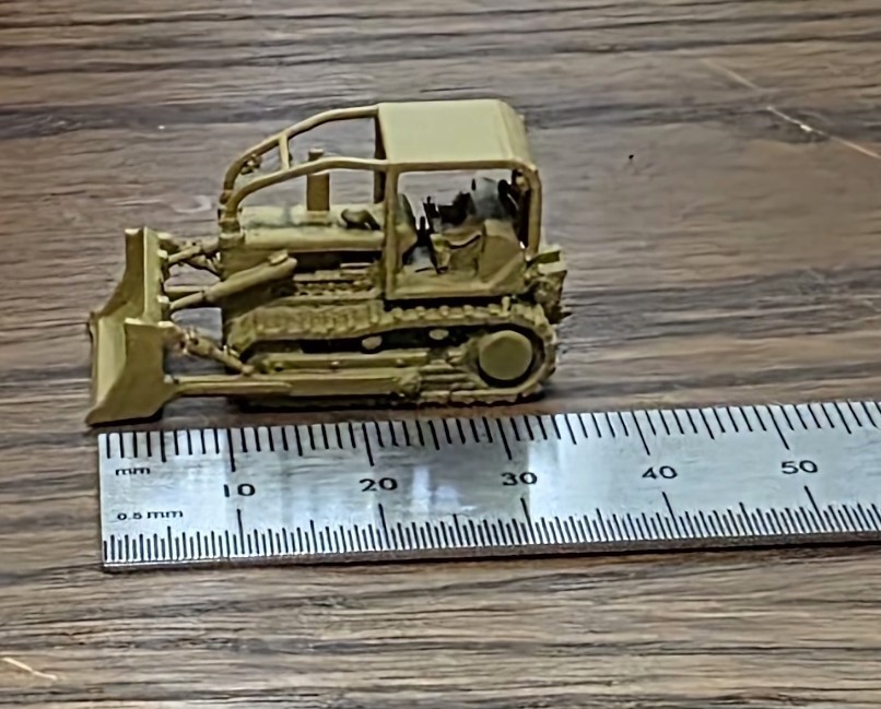 One 1/160 N scale International Harvester TD-15 bulldozer, yellow! EXCLUSIVE!