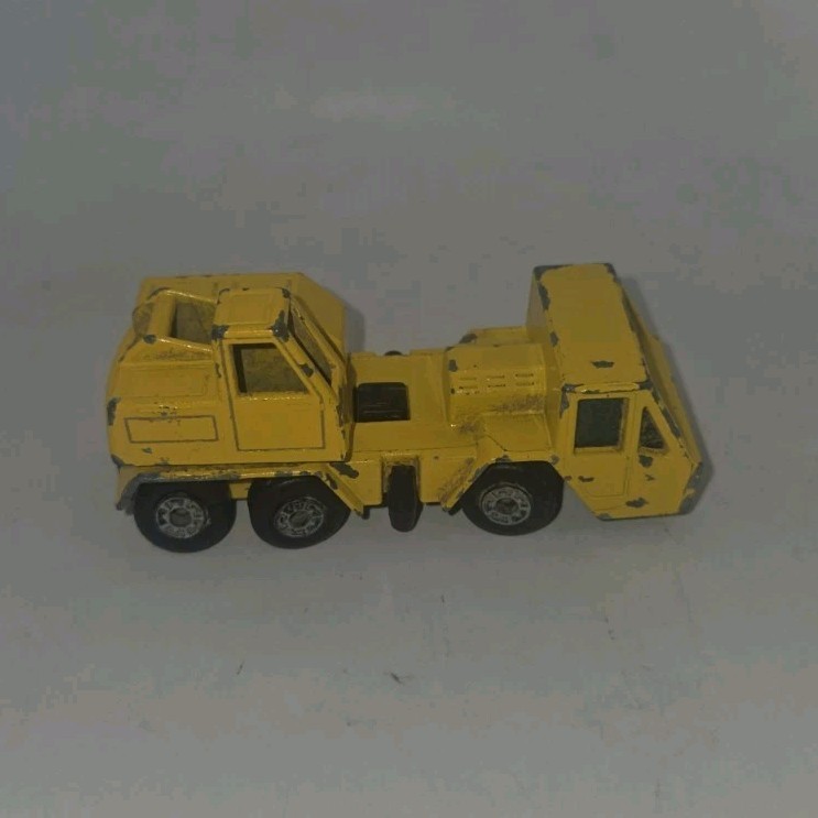 Lesney Matchbox Caterpillar M4A Tractor 1:64 Diecast Metal Yellow 1976