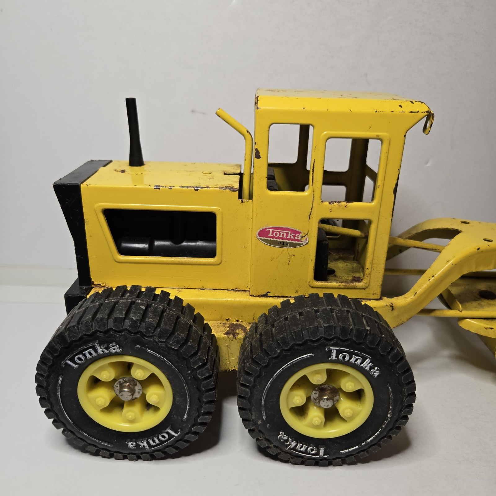 Tonka Roader Grader 1969/70 USED Condition 17 Inches Long Real Rubber Tires