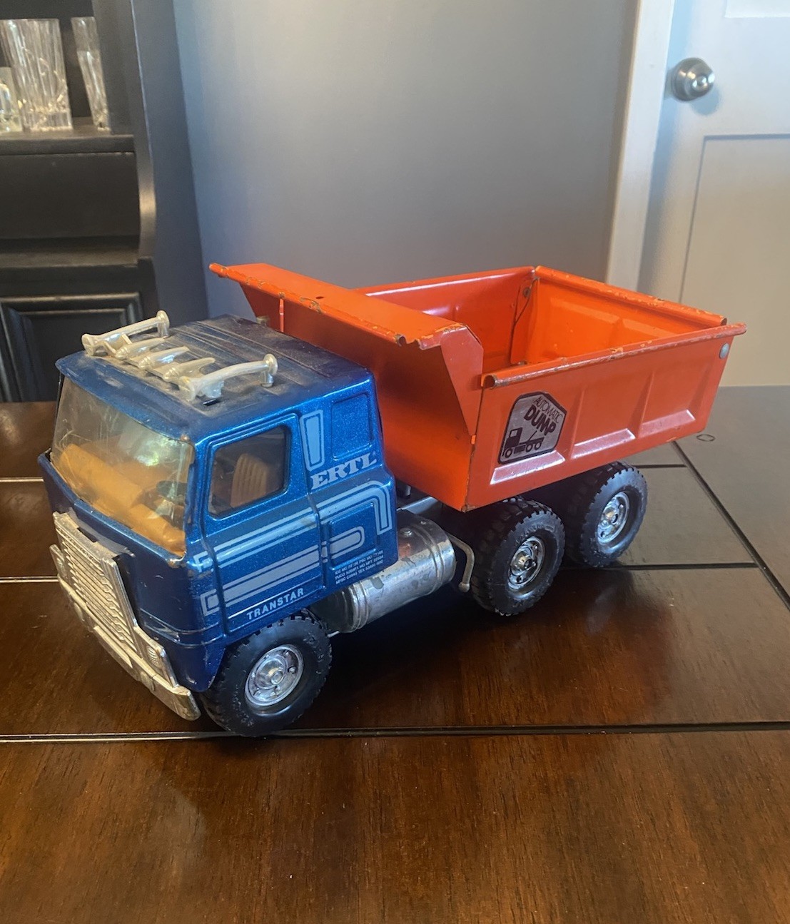 Vintage Ertl Transtar International Automatic Dump – Bed Truck/Orange & Blue USA