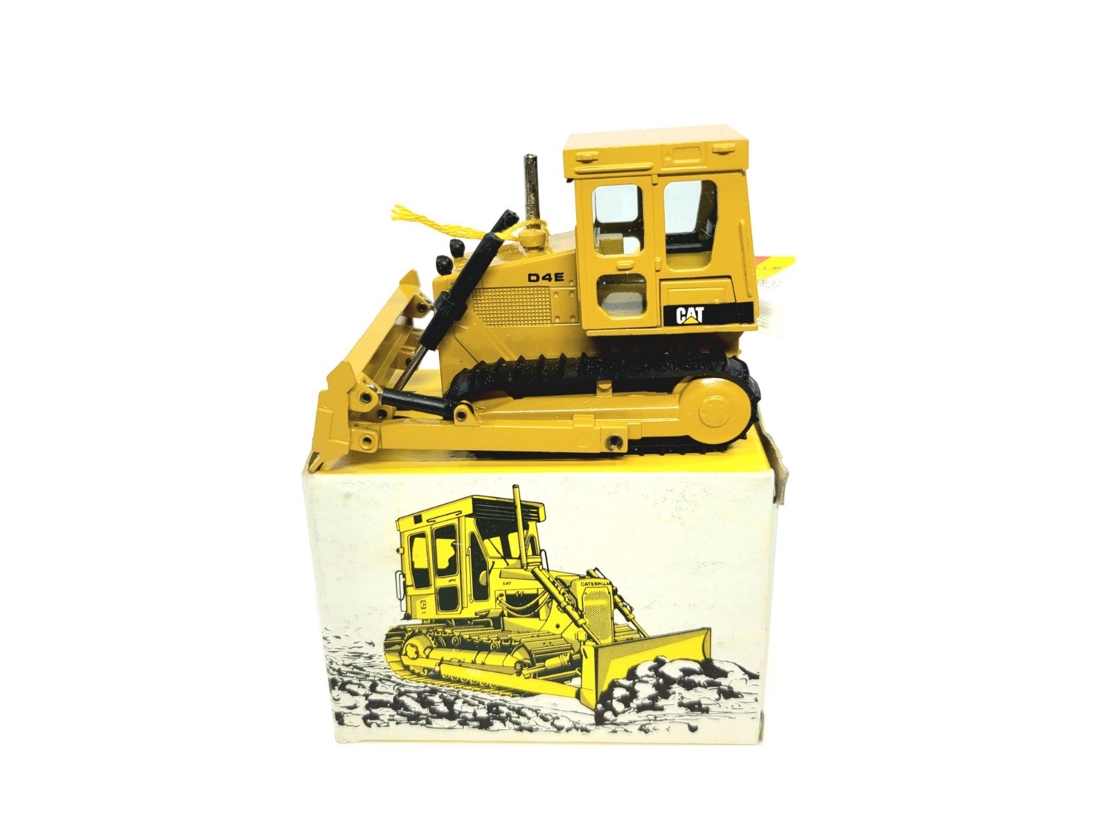 Caterpillar Cat D4E Dozer – NZG 1:50 Scale Diecast Model #205 New