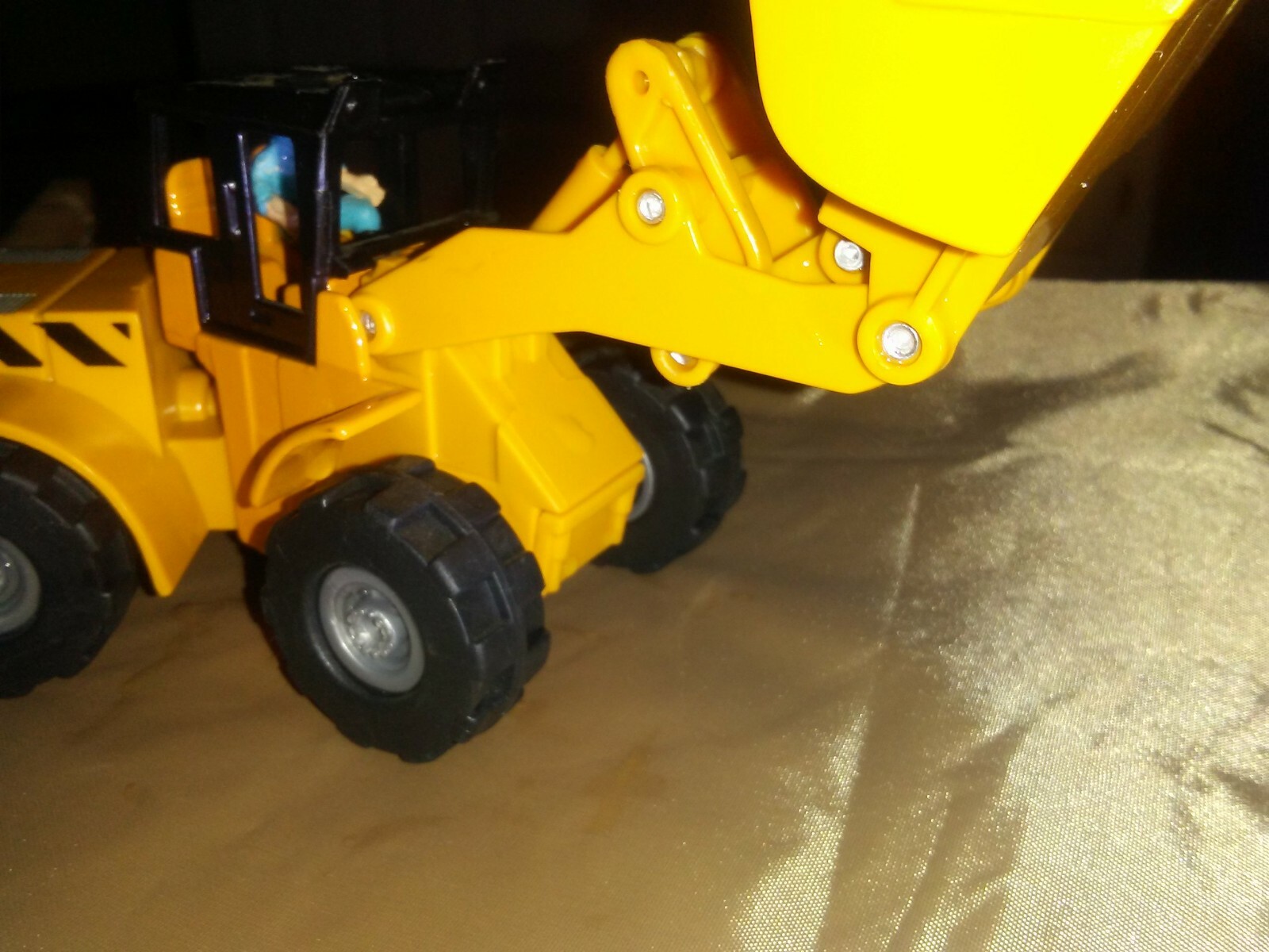 Smart Toys, Loader with Metal Cab 1998 yellow with person driving has all parts