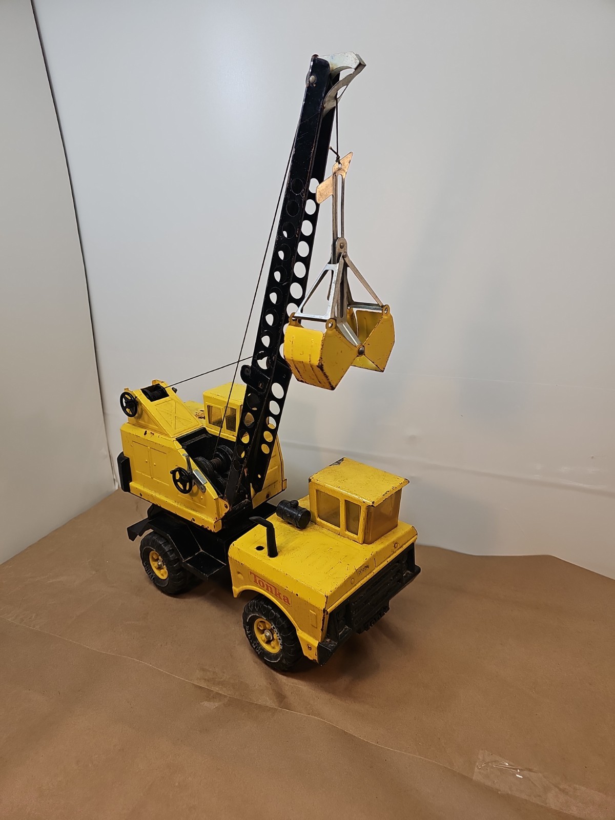 Vintage 1970’s Tonka Mighty Mobile Crane Metal Truck & Bucket MR970 rotary Toy