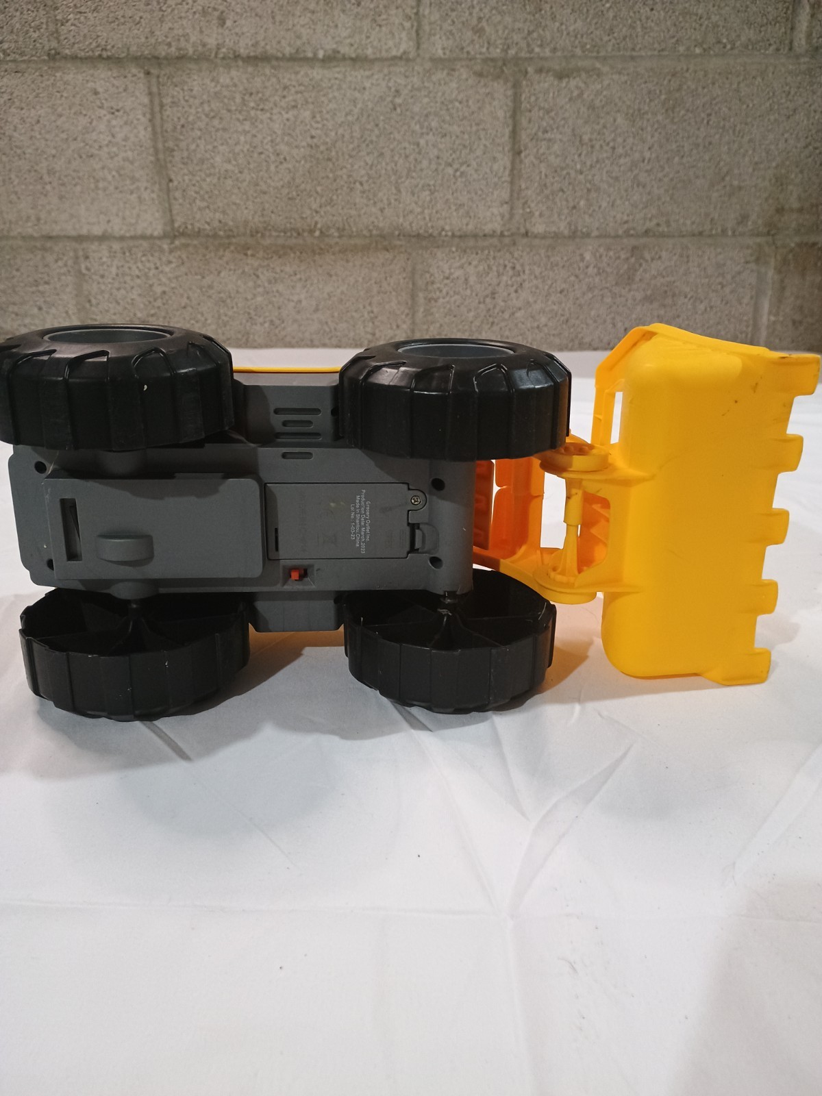 Yellow Plastic Front Loader Construction Vehicle Toy – Gray/Black Accents