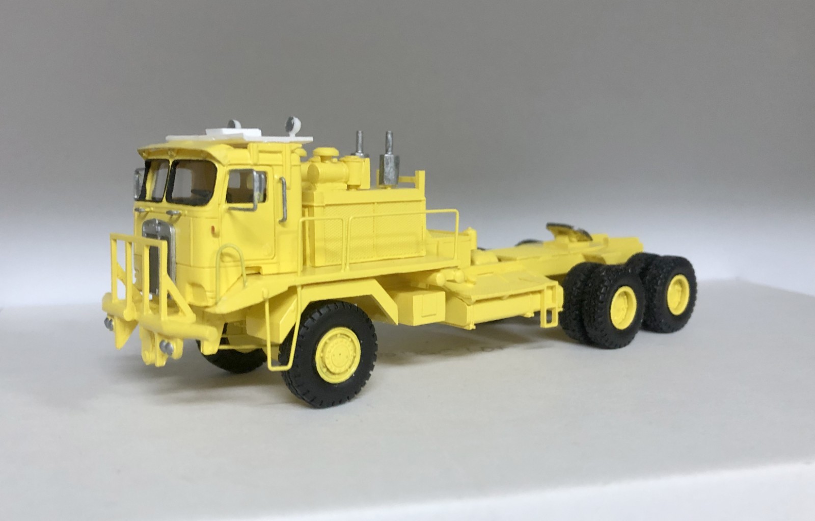 HO 1/87 Kenworth 993 COE Oilfield – yellow- Ready Made Resin Model