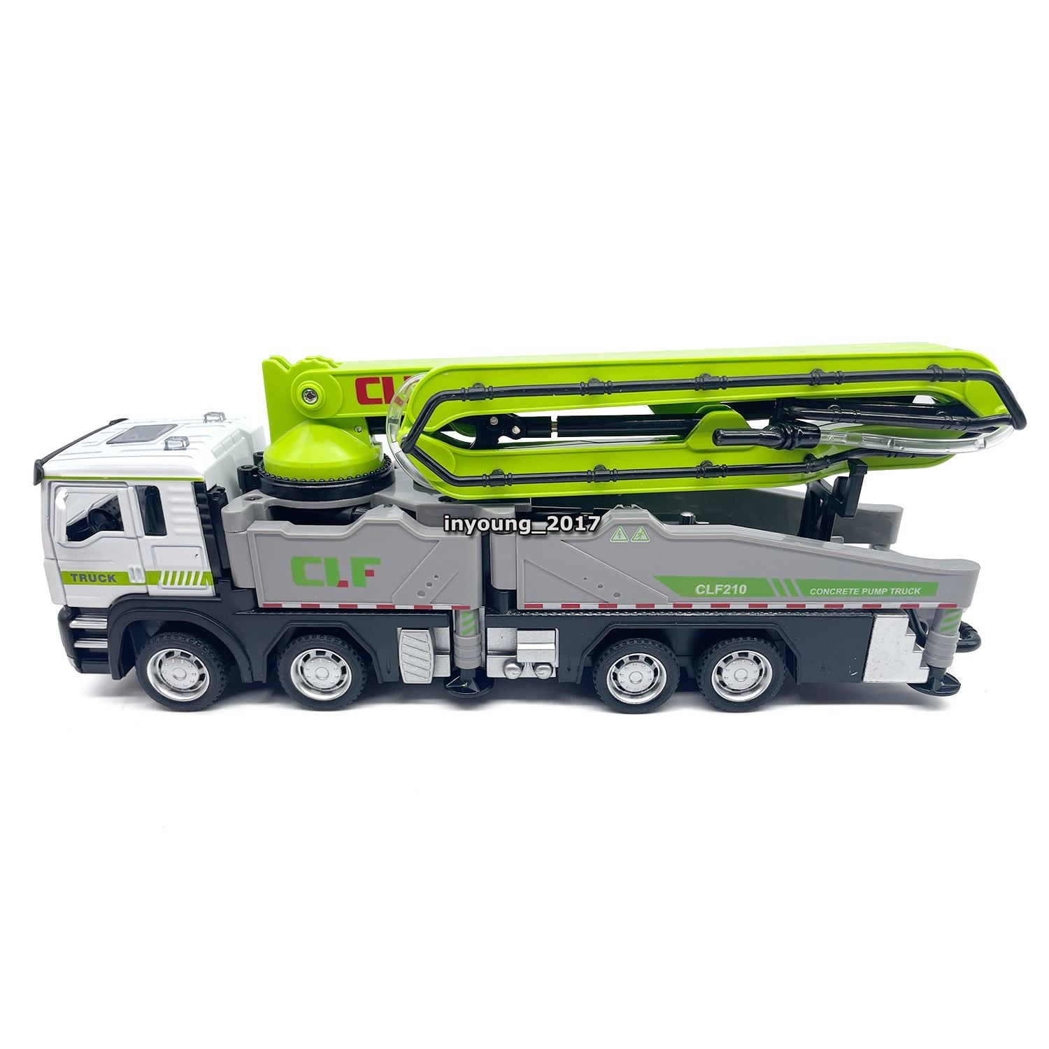1/60 Concrete Pump Truck Toys for Boys Diecast Construction Vehicle Model White
