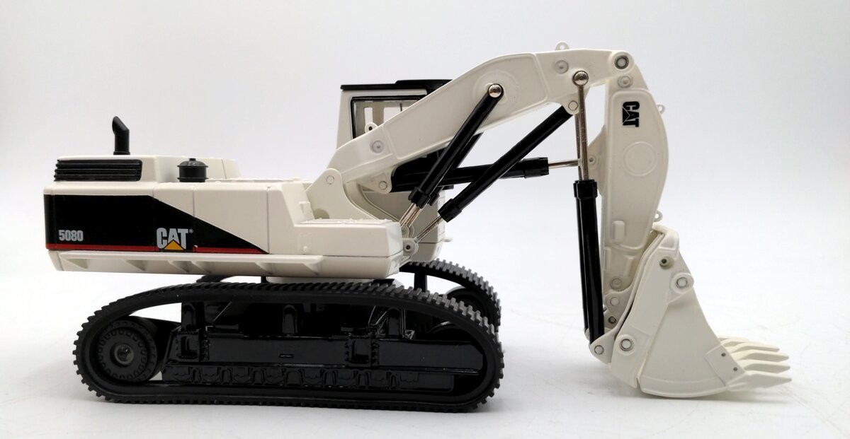 Ertl 2676 1:50 Scale 1997 CAT 5080 Front Shovel (White) NIB