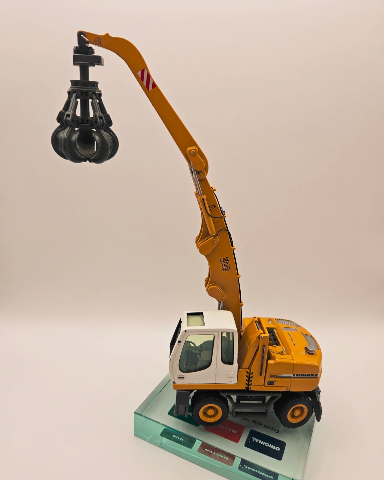 NZG 497 1:50 Scale Diecast Liebherr 316 Wheeled Excavator Scrap Handler Litronic