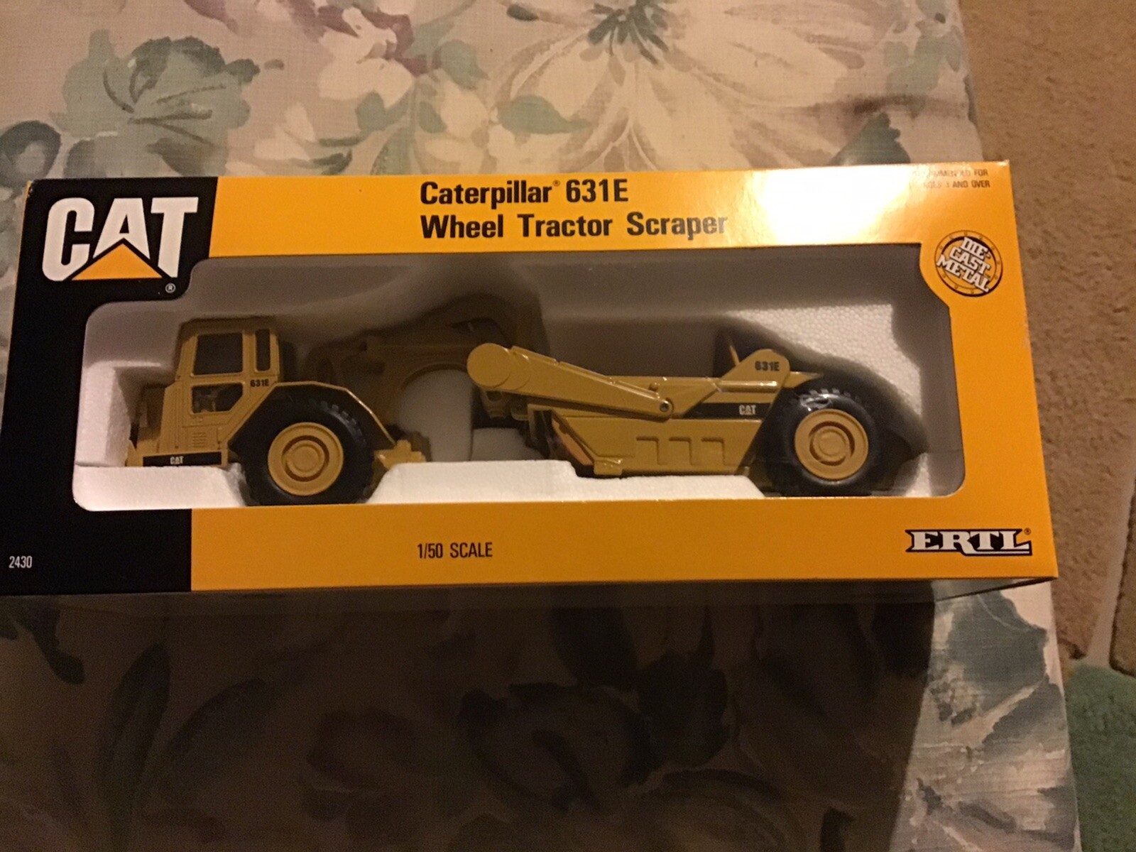 Ertl Caterpillar 631E Wheeled Tractor Scraper 1/50 Scale