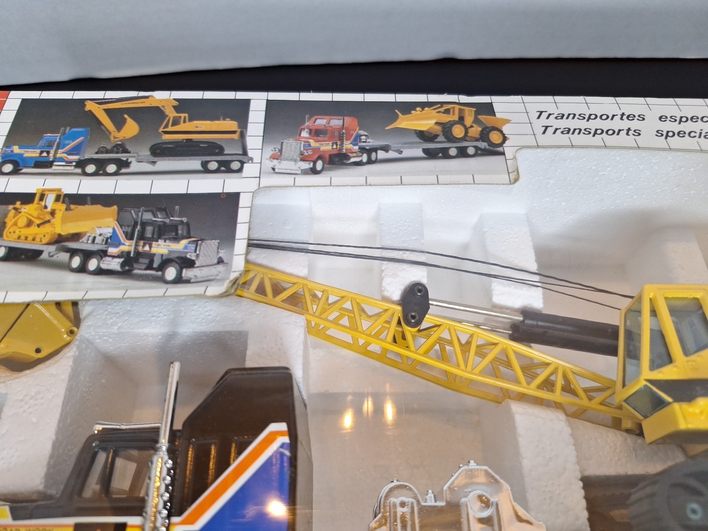 JOAL Compact Heavy-Duty Transporter with Excavating Crane W/Box