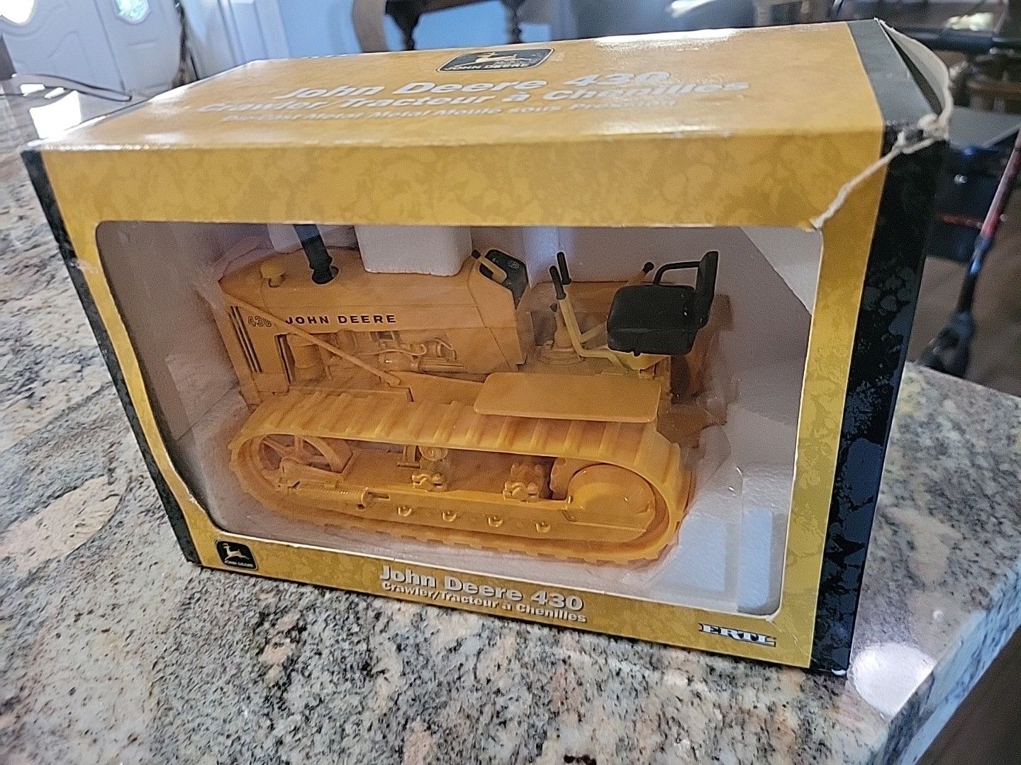 ERTL 1/16 SCALE DIE CAST JOHN DEERE 430 CRAWLER NIB -NEVER DISPLAYED 5771