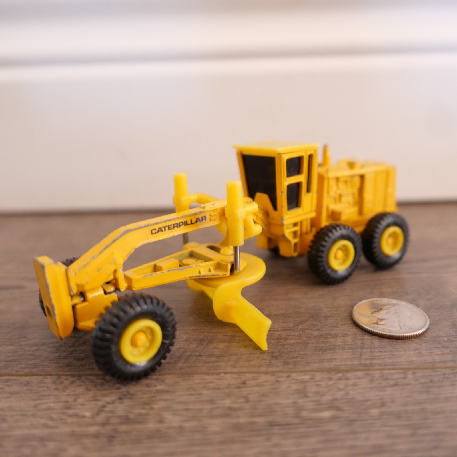 Vintage Ertl Mighty Movers Caterpillar Road Grader 6″ Die-Cast Pre-owned