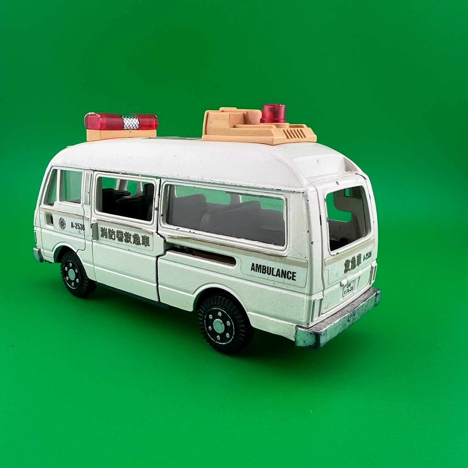 Diapet Yonezawa Nissan Caravan Ambulance 1/43 Made In Japan 014-1994